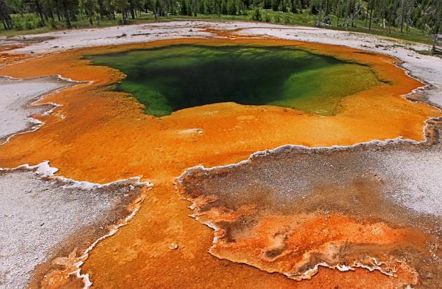 080 yellowstone, upper geyser black sand basin, emerald pool.jpg